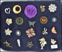 A good collection of 20 vintage costume jewellery