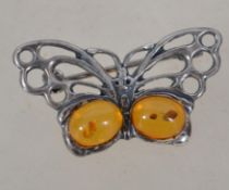 A silver and amber butterfly brooch having a rollover catch marked 925 measures 3cms and weighs 3.