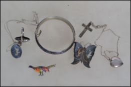 A collection of vintage silver jewellery to include Thai / Siam brooch, necklace and bracelet a