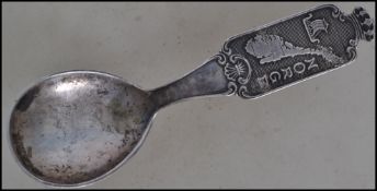 A 930 marked silver Scandinavian caddy spoon marked Norge. Length 13cms / weight 26.8g