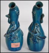 A pair of 18th / 19th century Chinese vases / pour