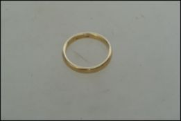 A good large fit gentlemans hallmarked band ring, being marked 375 to the interior shank. Total