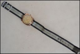 A gentleman's Avia 9ct gold cased dress watch stamped 375, with gilt Arabic numerals and