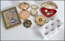 A dealers lot to include cased P&O Canberra Stratton Compacts x 2, Gwenda compact, Yardley