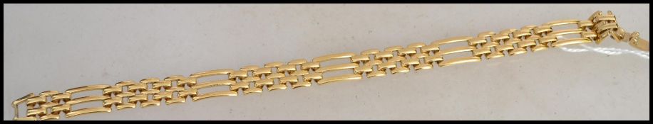 An 18ct gold plated ladies Belcher linked  / mesh linked bracelet having clasp marked 18k Ploro.