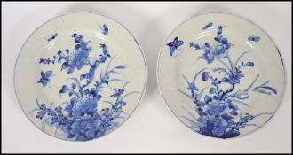 A pair of 18 / 19th century blue and white Chinese