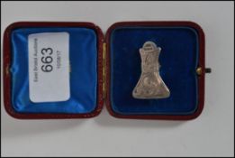 A hallmarked silver napkin clip having an engraved foliate leaf swirl design. Hallmarked for Francis