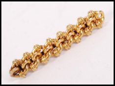 A vintage 9ct gold rope twist brooch having pin and clasp verso. Measures 4 cms long / weight 4g