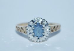 A hallmarked 9ct gold and diamond cluster ring wit