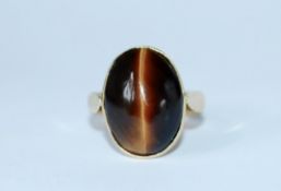A hallmarked 14ct gold ring set with an oval cut t