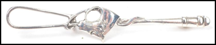 A ladies 20th century silver bar brooch adorned with a horse having pin to verso - hunting /