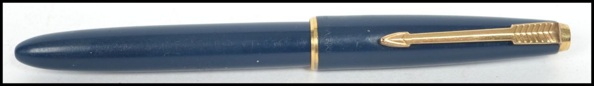 A vintage Parker fountain pen having a 14 carat gold nip in blue with a twist off lid.