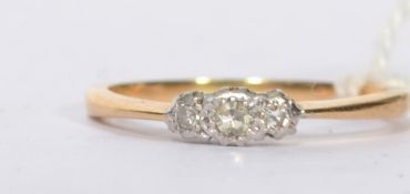 An 18ct gold & diamond 3 stone illusion set ladies ring. 3 illusion mounted diamonds on a vintage