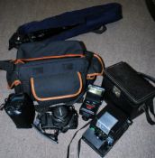 A group of vintage cameras to include a Polaroid Land Camera 3000 in case, a Centon DF 300 in case