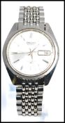 A vintage 20th century Seiko gentleman's automatic 19 jewel wristwatch with day and date aperture,