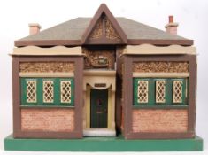 MOSHULU STYLE DOLLS HOUSE