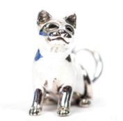 A 20th century heavy cast silver figure / ornament of a seated cat. Weight 11.3g. Measures 2.5 cm