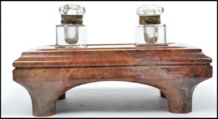 A large 20th century vintage rouge marble desk tidy inkwell stand fitted with two cut glass inkwells