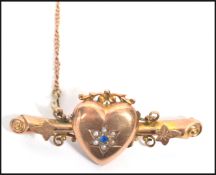 A hallmarked 9ct gold bar brooch having a heart lo