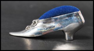 A 925 silver Victorian style pincushion in the form of a shoe. Marked 925. Weight 19g. Measures