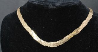 A 9ct gold vintage multi strand wave link necklace chain having a lobster claw clasp. Weighs 11.2