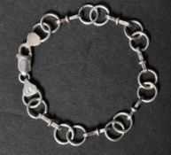 A hallmarked 925 silver chain bracelet with a lobster claw clasp. Hallmarked Sheffield. Measures 7.5