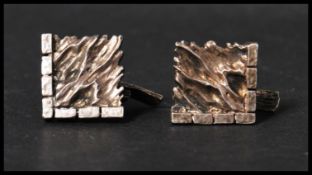 A pair of vintage hallmarked 925 silver cufflinks. Hallmarked London DJ & Co 1970. Weight 16.2g.