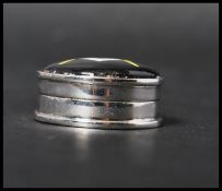 A 925 silver pill box having an enamel masonic motif to lid. Marked 925. Weight 16.9g. Measures 2.