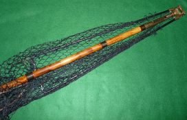 LANDING NET: Traditional style coarse fisherman's landing net, folding triangular head, 24