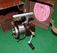 REEL: Illingworth No5 threadline casting reel No 667, mottle brown Bakelite body, left hand wind,