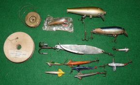HARDY LURES & ACCESSORIES: Collection of Hardy wood and metal lures incl. 5