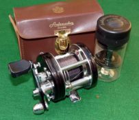 REEL: Fine Abu Sweden Ambassadeur 5000 C black multiplier reel in as new condition, foot