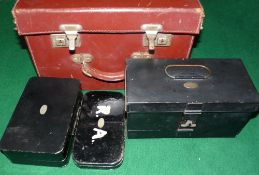 ACCESSORIES: (4) Vintage block leather tackle case with green baize lining, 13