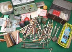 ACCESSORIES: Mixed lot of coarse/game vintage tackle, assorted floats in cane cork balsa and