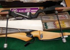 ARCHERY: Fine Les Howis Bows, England, archery recurve longbow, size 63
