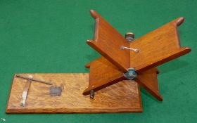 LINE DRIER: Fine Hardy 1911 model oak wood line drier, 12