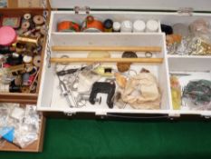 FLY TYING KIT: Comprehensive fly tying kit containing good quantity of mixed feathers, wools, silks,