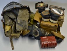 Collection of classic WWII gas masks - to consist of 1 infant , 4x civilian gas masks (varying