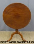 A mahogany tilt top table (H73cm x D75cm)