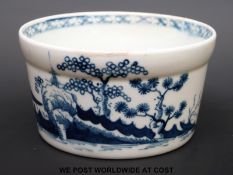 A first period Worcester patty pan decorated in the cannon ball pattern (6cm tall,