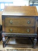 An oak bureau (H97 x W74 x D42cm)