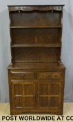 A small oak dresser (H180cm x W92cm x D40cm)