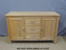 A contemporary light oak sideboard fitted with three drawers and two cabinets (H86 x W137 x D45cm)