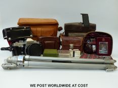 A collection of vinatge cameras and accessories etc to include a Zeiss Nettar and a Praktica LTL3,