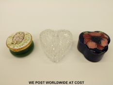 Moorcroft trefoil-shaped lidded pin dish in Anemone pattern,