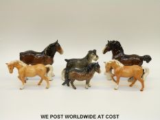 Five Beswick horses including two Palominos cantering, standing Shire,