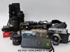 A quantity of cameras and lenses to include two Zenit- E with Helios lens, Optomax 1:6.