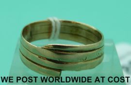 A Victorian yellow metal ring (3.