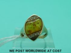 A 9ct gold ring set with pressed amber (size K)