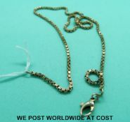 A 9ct gold necklace (8.